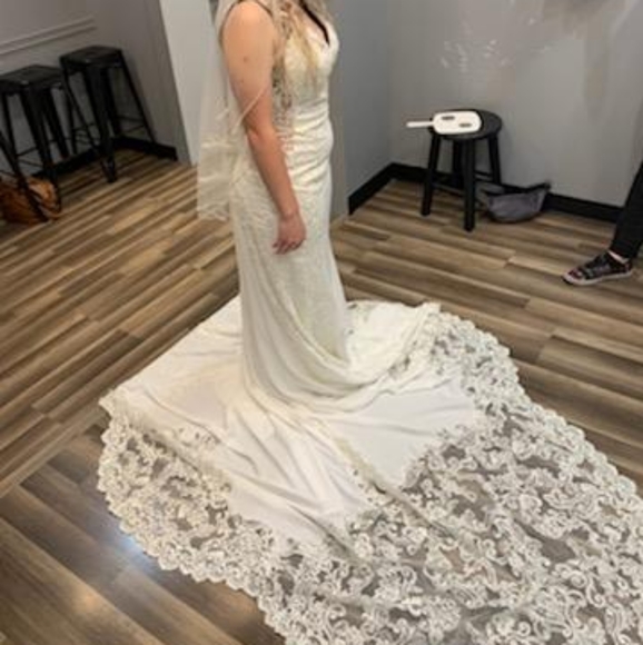 Brand new, never worn ,wedding dress - Picture 6 of 11
